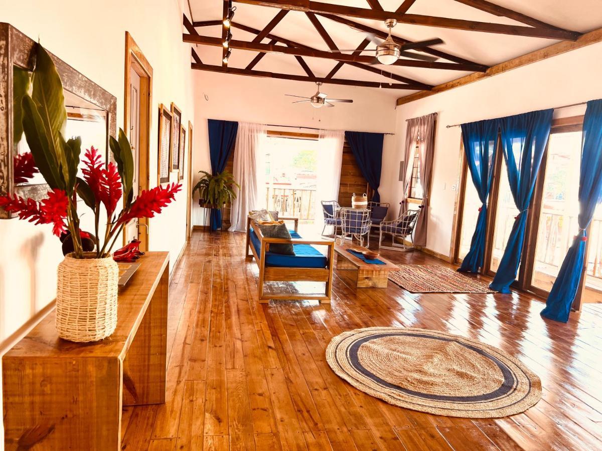 Hotel Casa Le Parc - Main Street Bocas del Toro Esterno foto