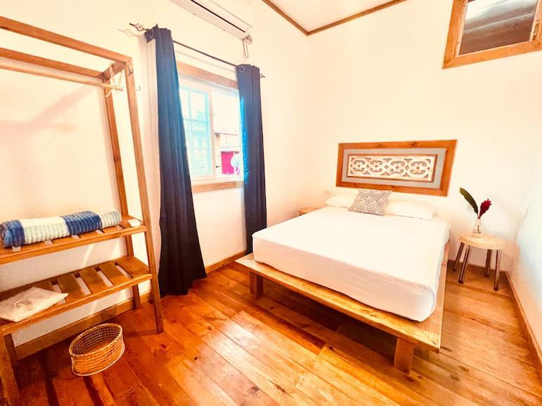 Hotel Casa Le Parc - Main Street Bocas del Toro Esterno foto