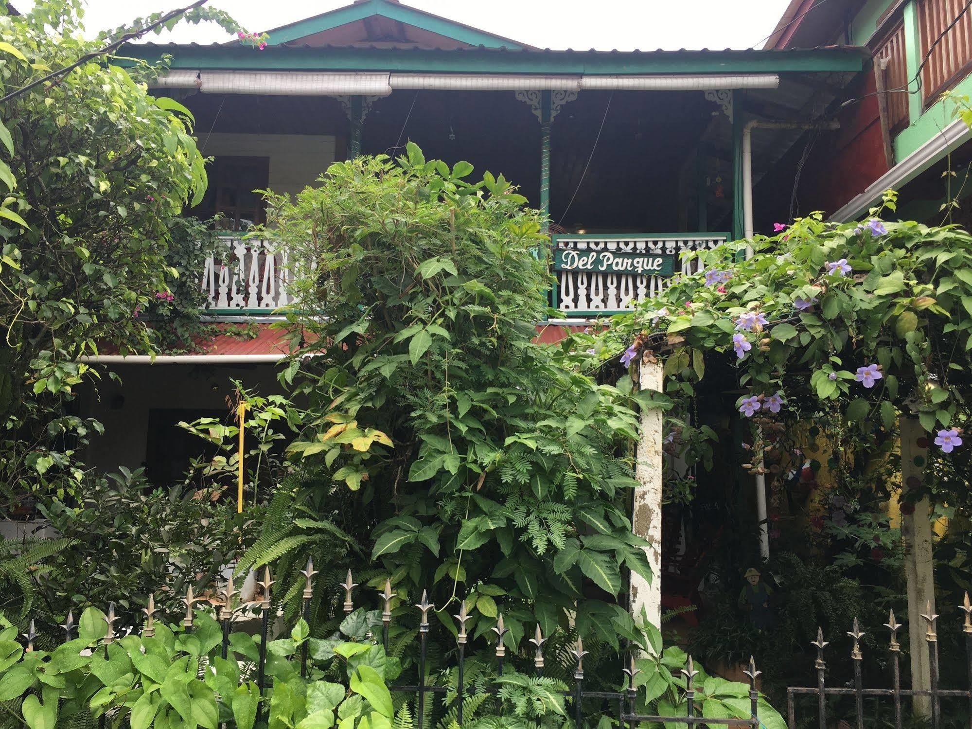 Hotel Casa Le Parc - Main Street Bocas del Toro Esterno foto